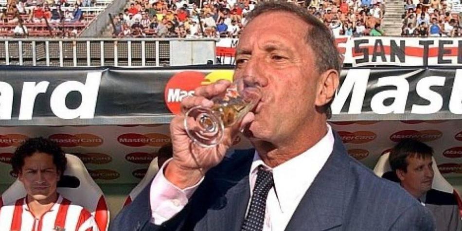 Bilardo brindis Monumental