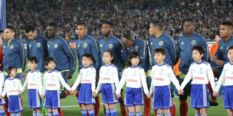 Selección Colombia canta himno