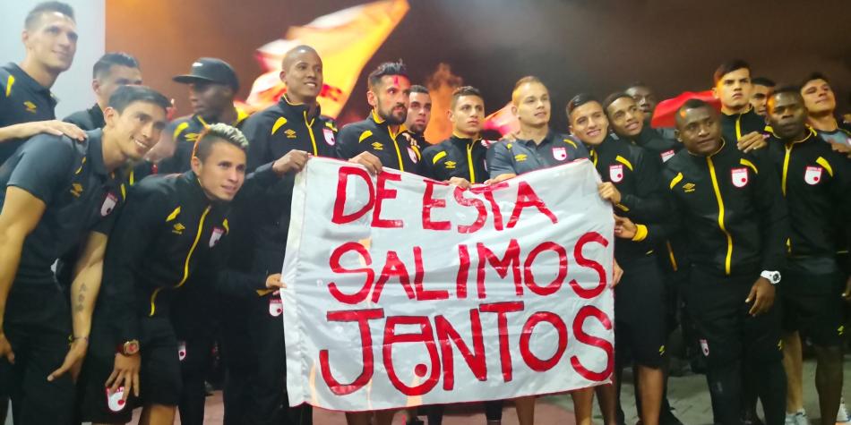 Hinchas apoyan a Santa Fe