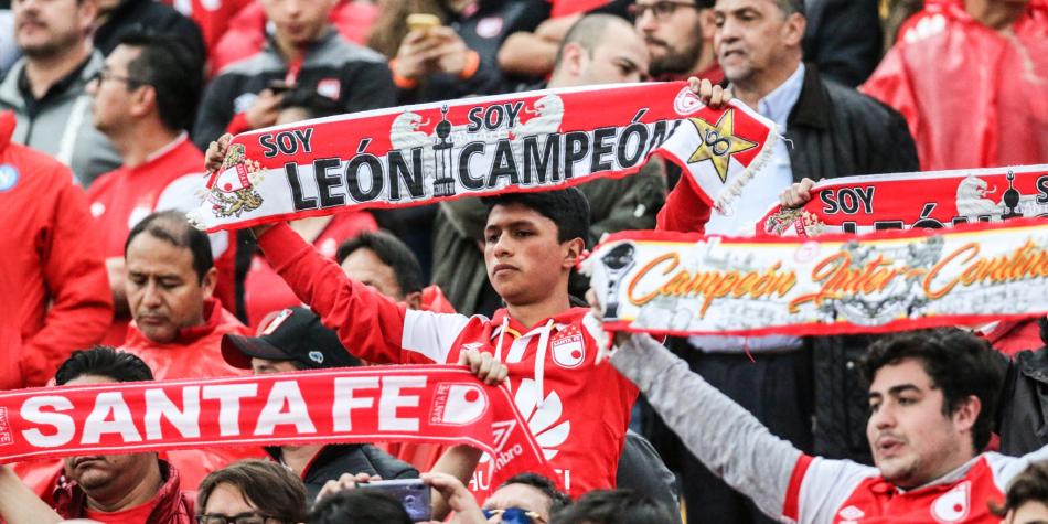 Hinchas Santa Fe-América