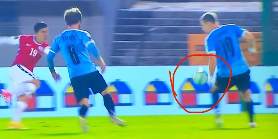 Eliminatorias Qatar 2020 Conmebol Revela Audios Del Var En Uruguay Vs Chile Y La Mano De Coates Que Piden Como Penalti Selecciones Nacionales Futbolred