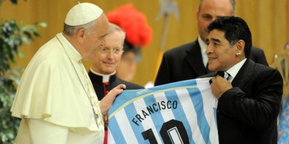 Papa Francisco y Diego Maradona