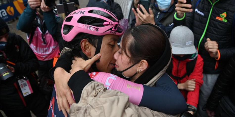 Egan Bernal y su novia