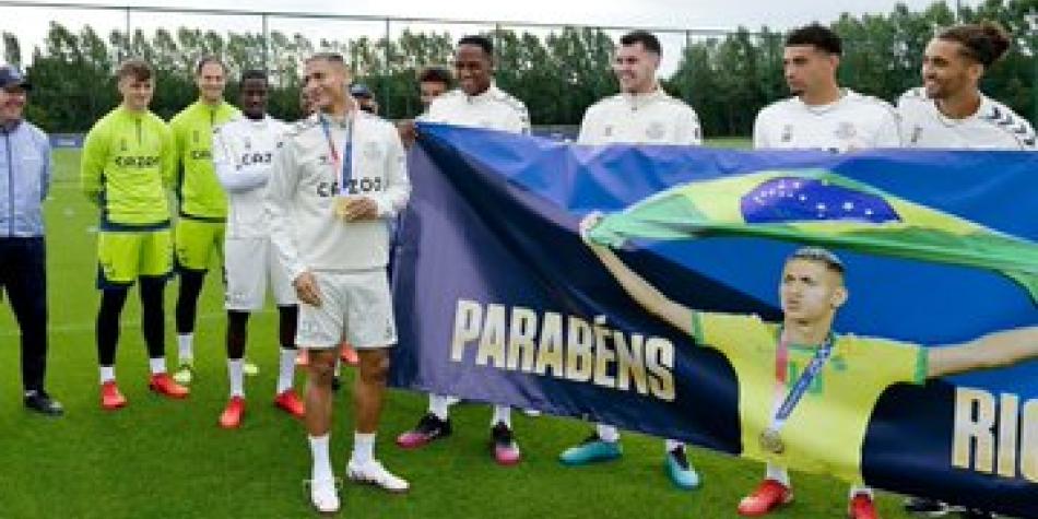 Everton, homenaje a Richarlison