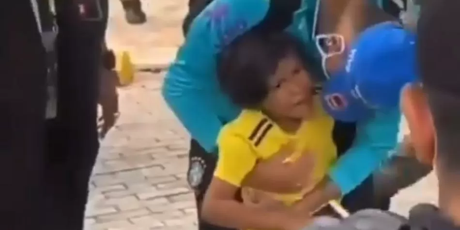 Neymar con niño colombiano