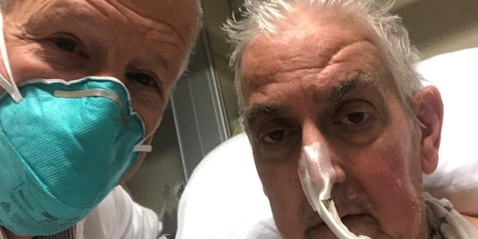 BBC Mundo: El cirujano Bartley Griffith fotografiado junto al paciente David Bennett a inicios de enero.