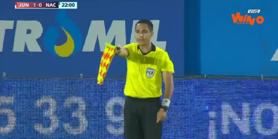 Jarlan Barrera fuera de lugar