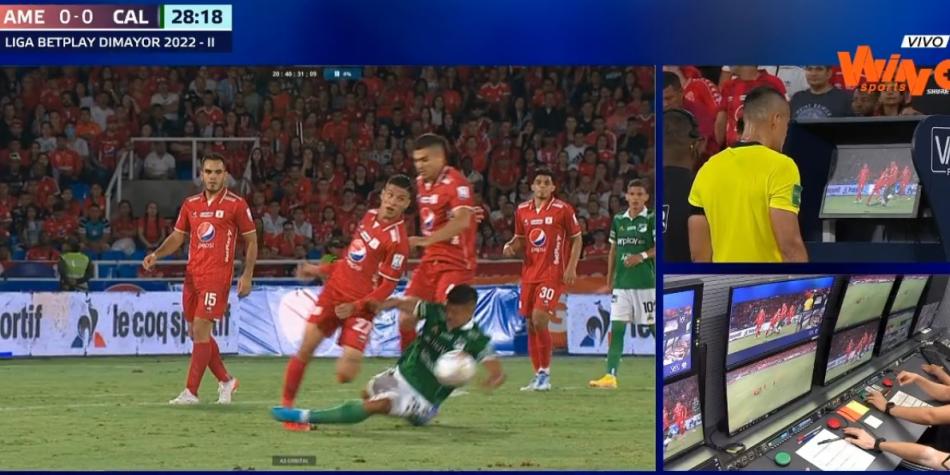 Roja para Kevin Salazar