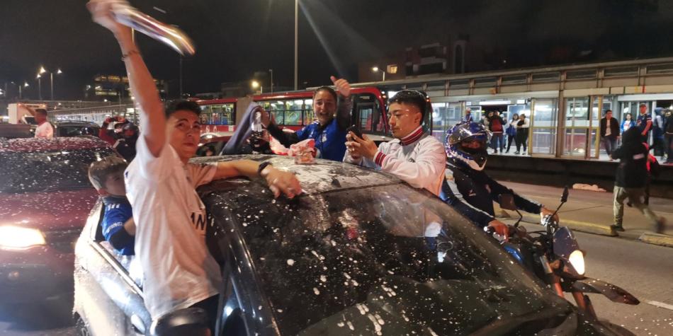 Hinchas de Millonarios festejan final de Copa