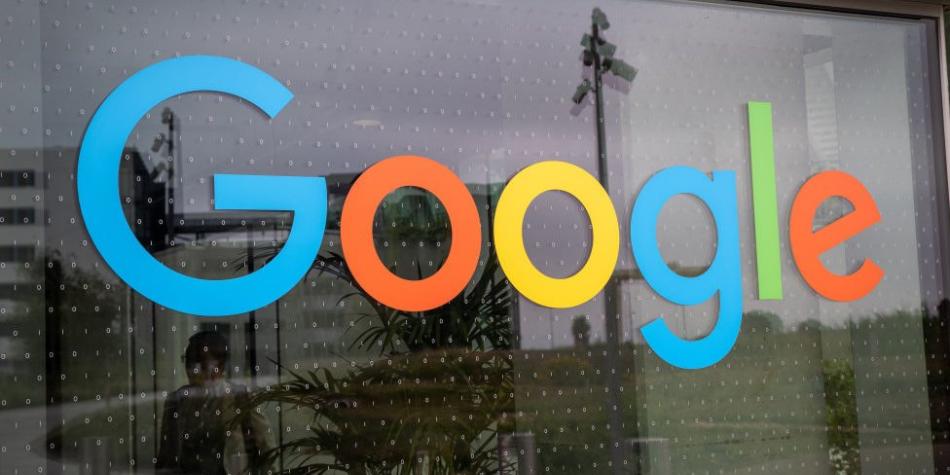 BBC Mundo: El logo de Google en sus oficinas.