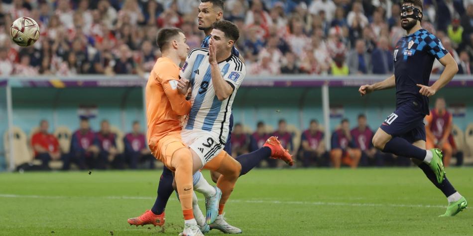 Penalti de Livakovic a Julián Álvarez