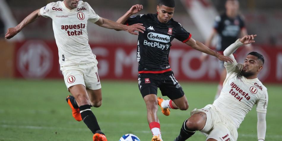 Universitario vs Santa Fe