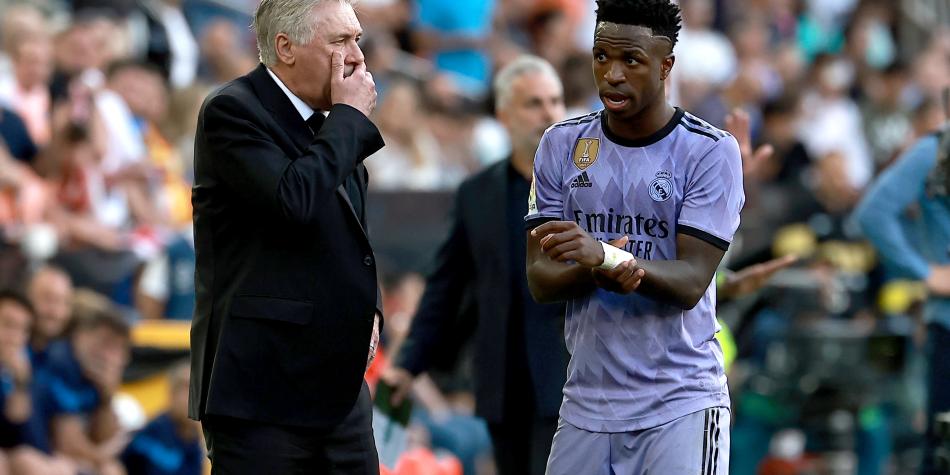 Carlo Ancelotti y Vinicius