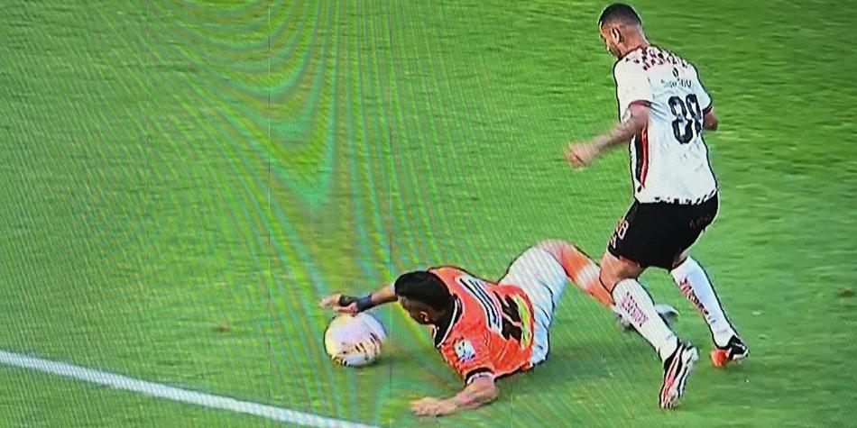 Polémica jugada en Envigado vs América de Cali