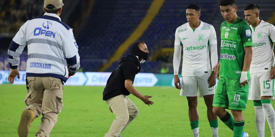 Hinchas de Atlético Nacional invadió campo de El Campín