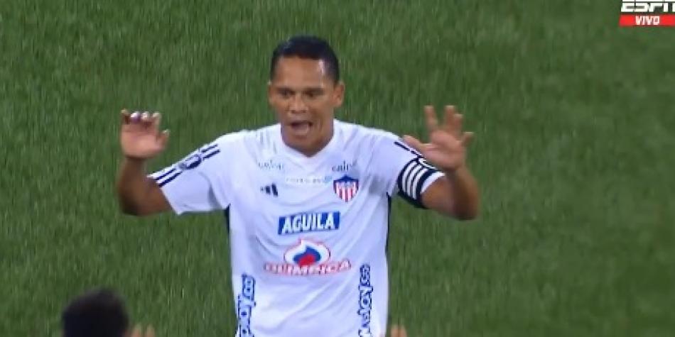 Carlos Bacca celebra gol a Botafogo