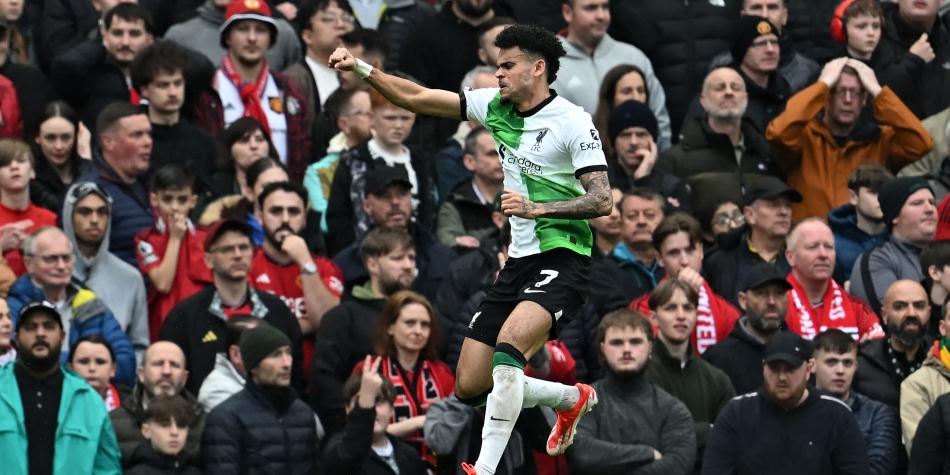 Díaz, golazo en Manchester United vs Liverpool