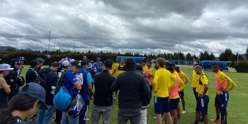Hinchas visitaron a jugadores de Millonarios