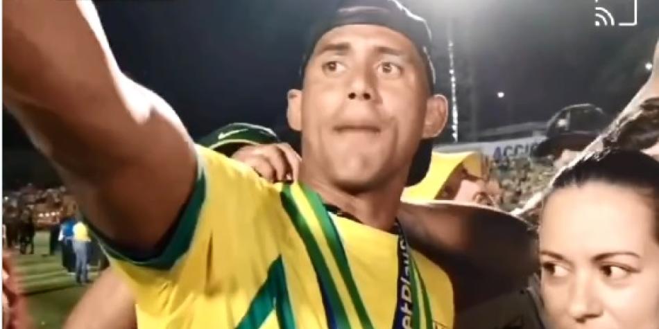 Hincha de Bucaramanga robó a Carlos Henao