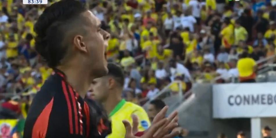 Santos Borré en Brasil vs Colombia