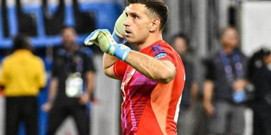 Emiliano Dibu Martínez