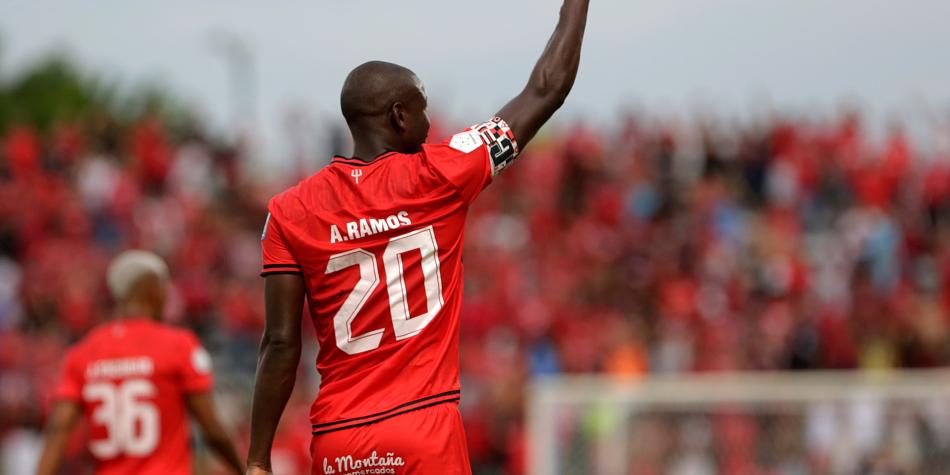 Adrián Ramos llegó a su gol 100