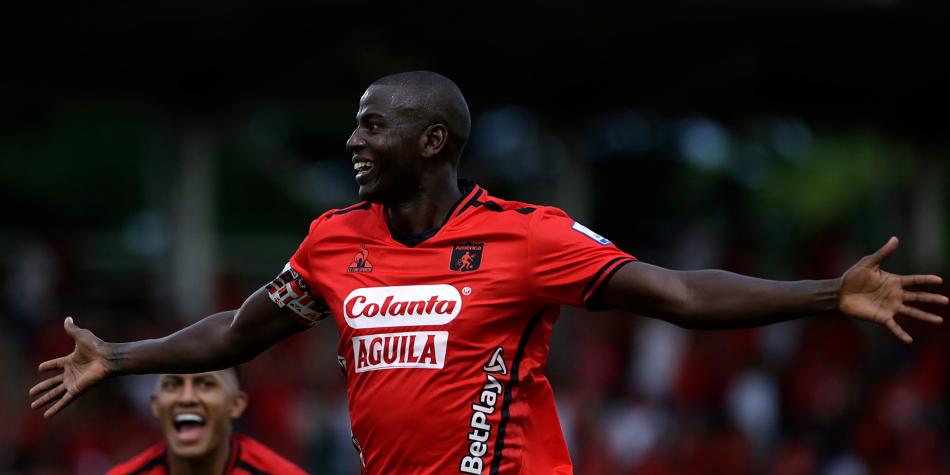 Adrián Ramos llegó a su gol 100