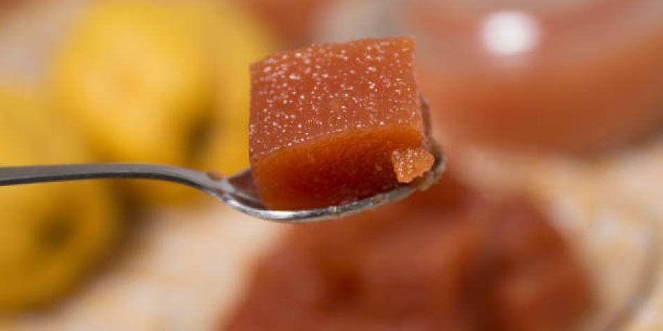 Dulce de membrillo en cuchara