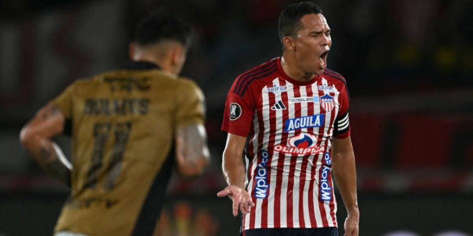 Carlos Bacca en Junior vs Colo Colo