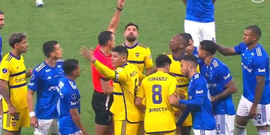 Roja de Wilmar Roldan a Luis Advíncula