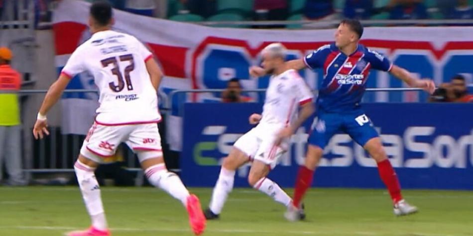 Santiago Arias, expulsado en Bahía vs Flamengo