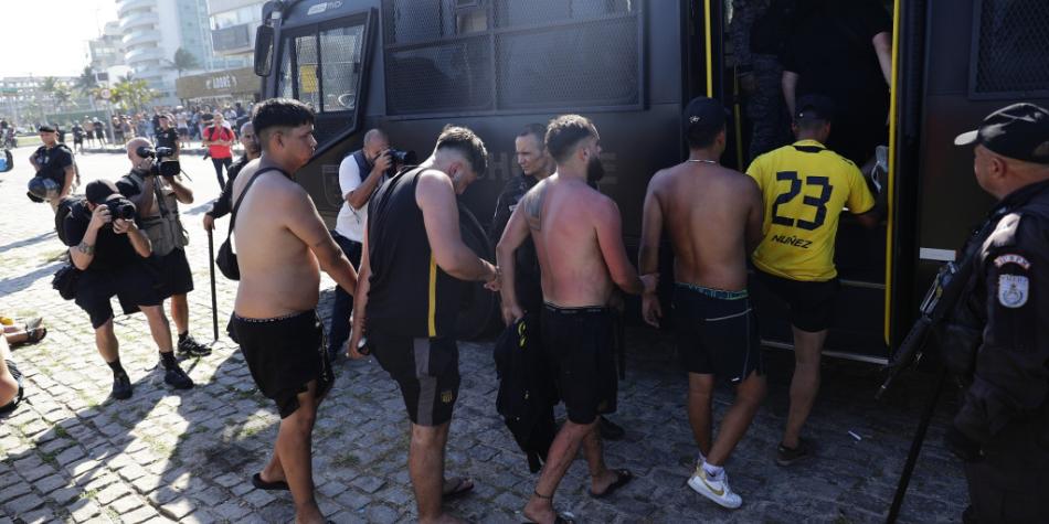 Hinchas de Peñarol fueron detenidos en Brasil