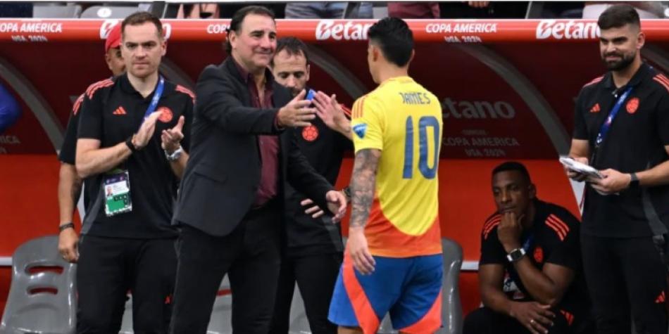Néstor Lorenzo saluda a James Rodríguez