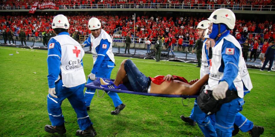Violencia y disturbios hinchas América vs Nacional