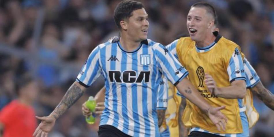 Juanfer Quintero celebra un gol con Racing