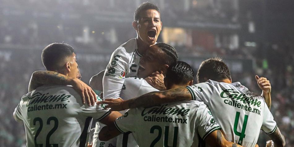 James Rodríguez celebra con Club León