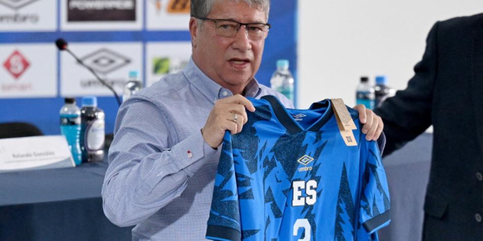 Hernán Darío 'Bolillo' Gómez, DT de El Salvador