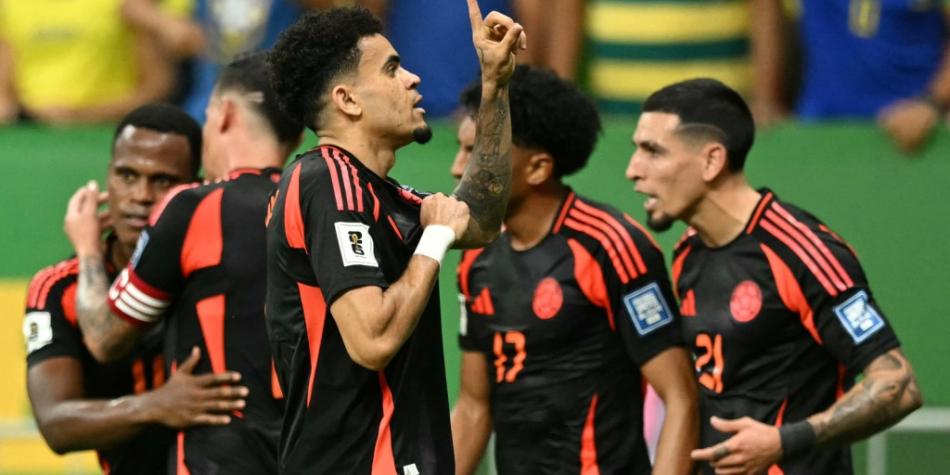 Luis Díaz celebra gol a Brasil en Eliminatorias