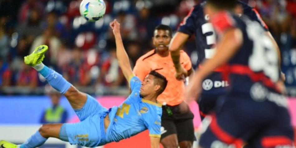 Ramiro Vaca en Cerro Porteño vs Bolívar
