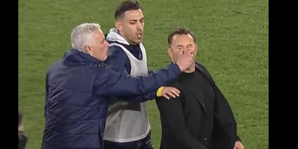 Jose Mourinho agredió a Okan Buruk