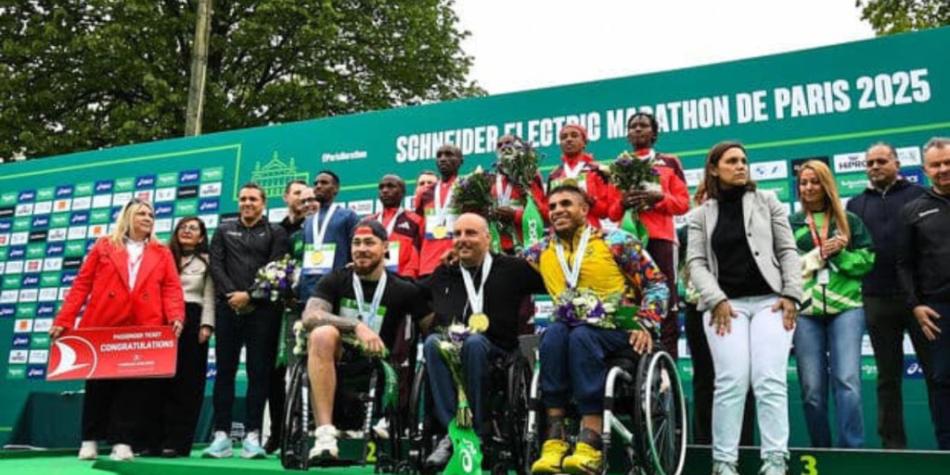 Francisco Sanclemente en el podio de París