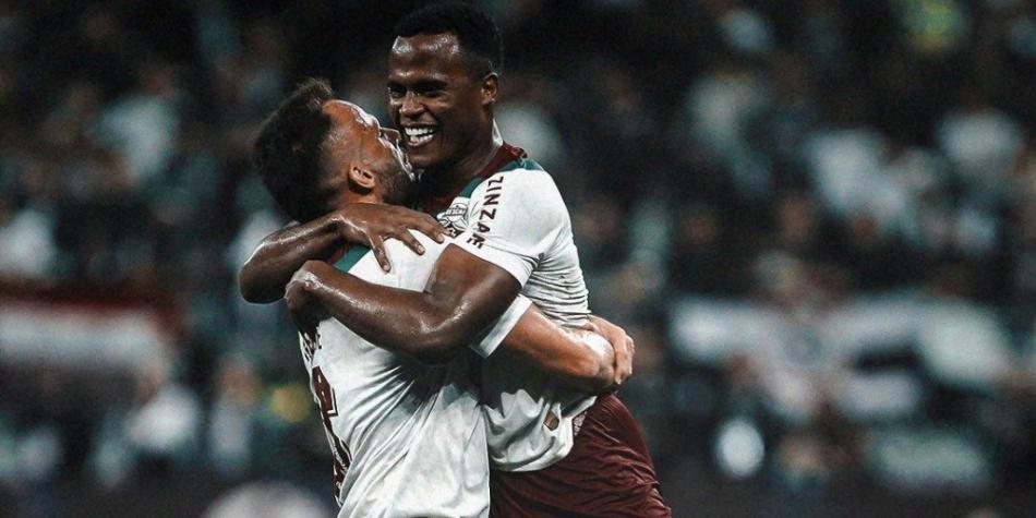 Jhon Arias celebra gol en Corinthians vs Fluminense