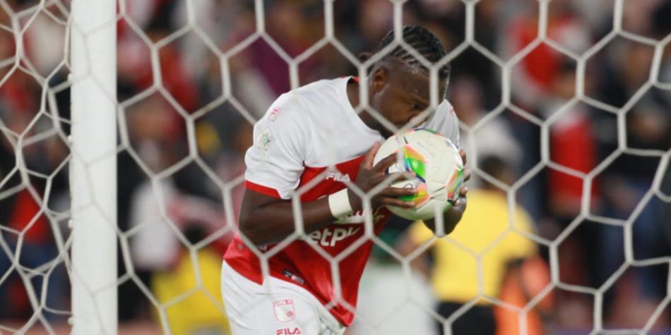 Hugo Rodallega celebra gol en Santa Fe vs Junior