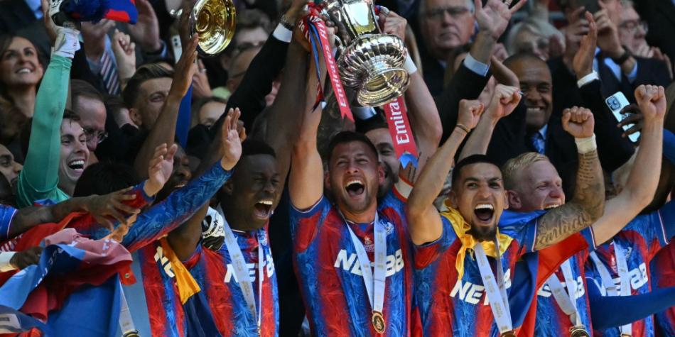 Daniel Muñoz y Jefferson Lerma - Crystal Palace