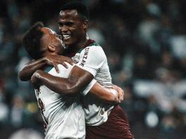 Jhon Arias celebra gol en Corinthians vs Fluminense