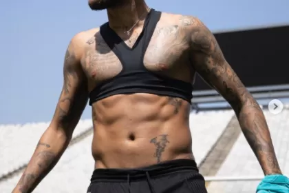 Neymar forgets the criticism and surprises with a photo of his abdomen  Football curiosities