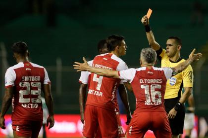 Carlos Antonio Vélez destruyó a Yilmar Velásquez y Santiago Mosquera: ‘pelea de escolares’ | Futbol Colombiano | Liga Betplay